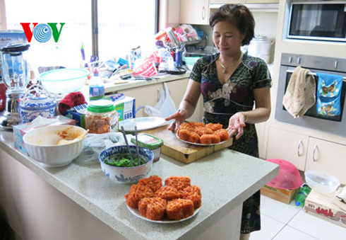 nguoi gin giu "hon viet" giua troi tay hinh 3