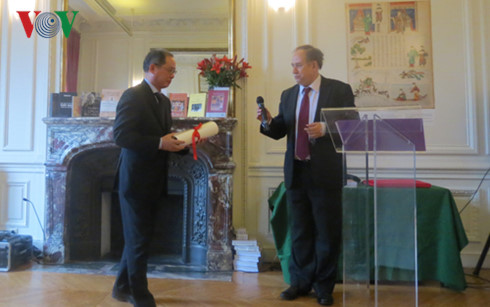 vien vien dong bac co (phap) vinh danh giao su phan huy le hinh 2