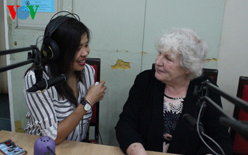 phat thanh vien nga tatina rumyantseva: den vov toi nhu duoc ve nha hinh 2