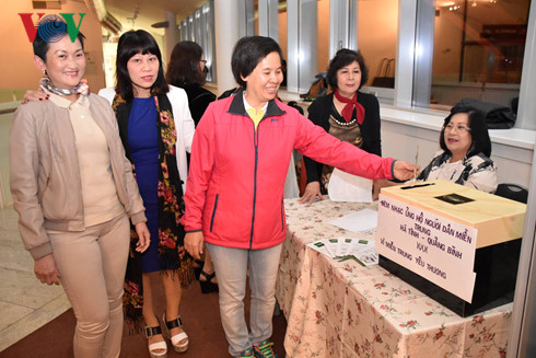 cong dong nguoi viet tai hungary keu goi ung ho dong bao mien trung hinh 2