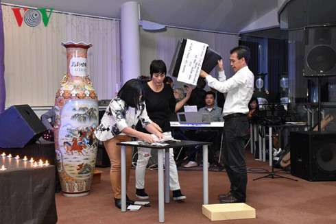 cong dong nguoi viet tai hungary keu goi ung ho dong bao mien trung hinh 3