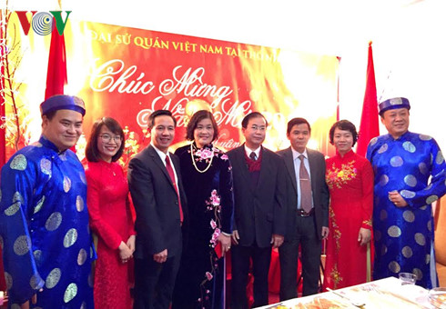 tet cua nguoi viet tai tho nhi ky hinh 2