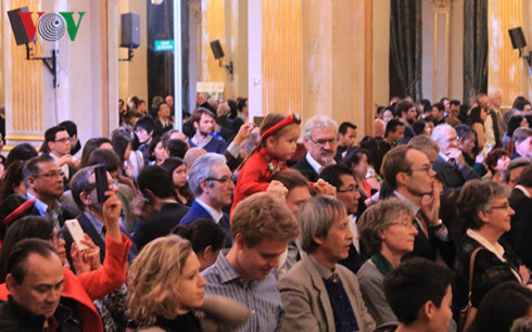 tet dinh dau tai toa thi chinh paris hinh 1