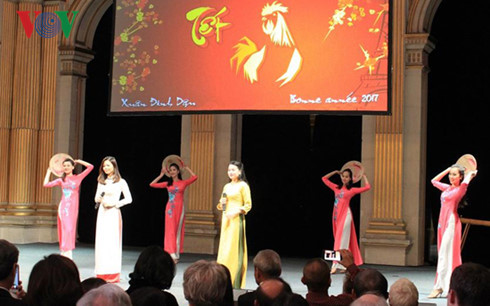 tet dinh dau tai toa thi chinh paris hinh 4