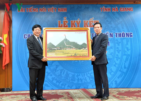 vov va ubnd tinh ha giang ky ket chuong trinh hop tac truyen thong hinh 3