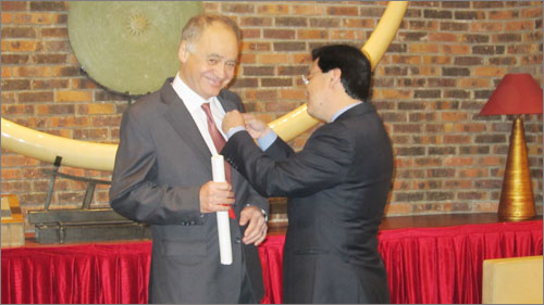 Ex-WHO-Vertreter in Vietnam erhält vietnamesischen Freundschaftsorden