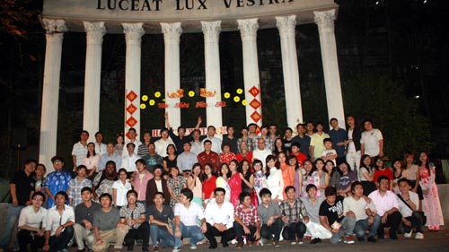 Die Vietnamesen im Ausland feiern das Neujahrsfest Tet