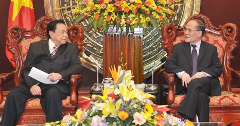 Parlamentspräsident Nguyen Sinh Hung empfing AIPA-Generalsekretär Antonio Cuenco