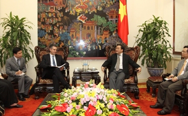 Vizepremierminister Hoang Trung Hai empfängt US-Vizehandelsminister Francisco