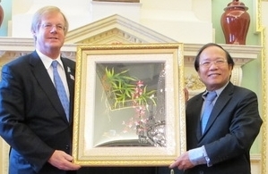 Kulturminister Hoang Tuan Anh triftt Bürgermeister der City of London