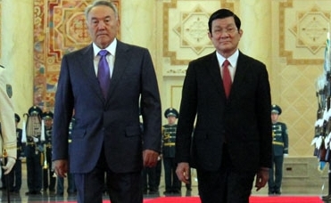 Gespräch zwischen Staatspräsident Sang und Präsident Kasachstans Nazarbajew