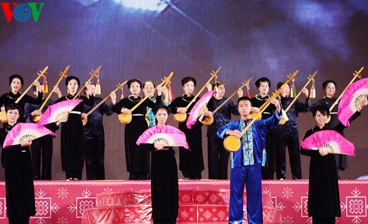 Festival des Then-Gesangs und des Musikinstruments Tinh