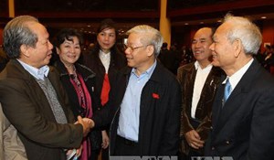 KPV-Generalsekretär Nguyen Phu Trong trifft Bewohner im Stadtbezirk Ba Dinh