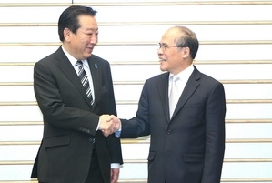 Parlamentspräsident Nguyen Sinh Hung trifft Japans Premierminister Noda