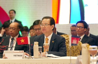 Premierminister Nguyen Tan Dung trifft Indiens Premierminister Manmohan Singh