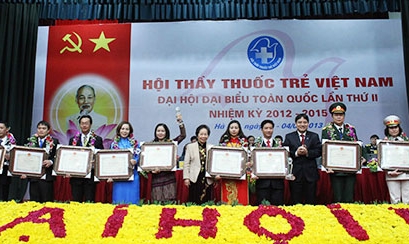 Junge vietnamesische Ärzte setzen sich für Weiterbildung ein