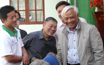 Versorgung der Menschen aus armen Verhältnissen zum Neujahrfest Tet