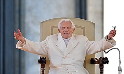 Papst Benedikt verabschiedet Gläubige