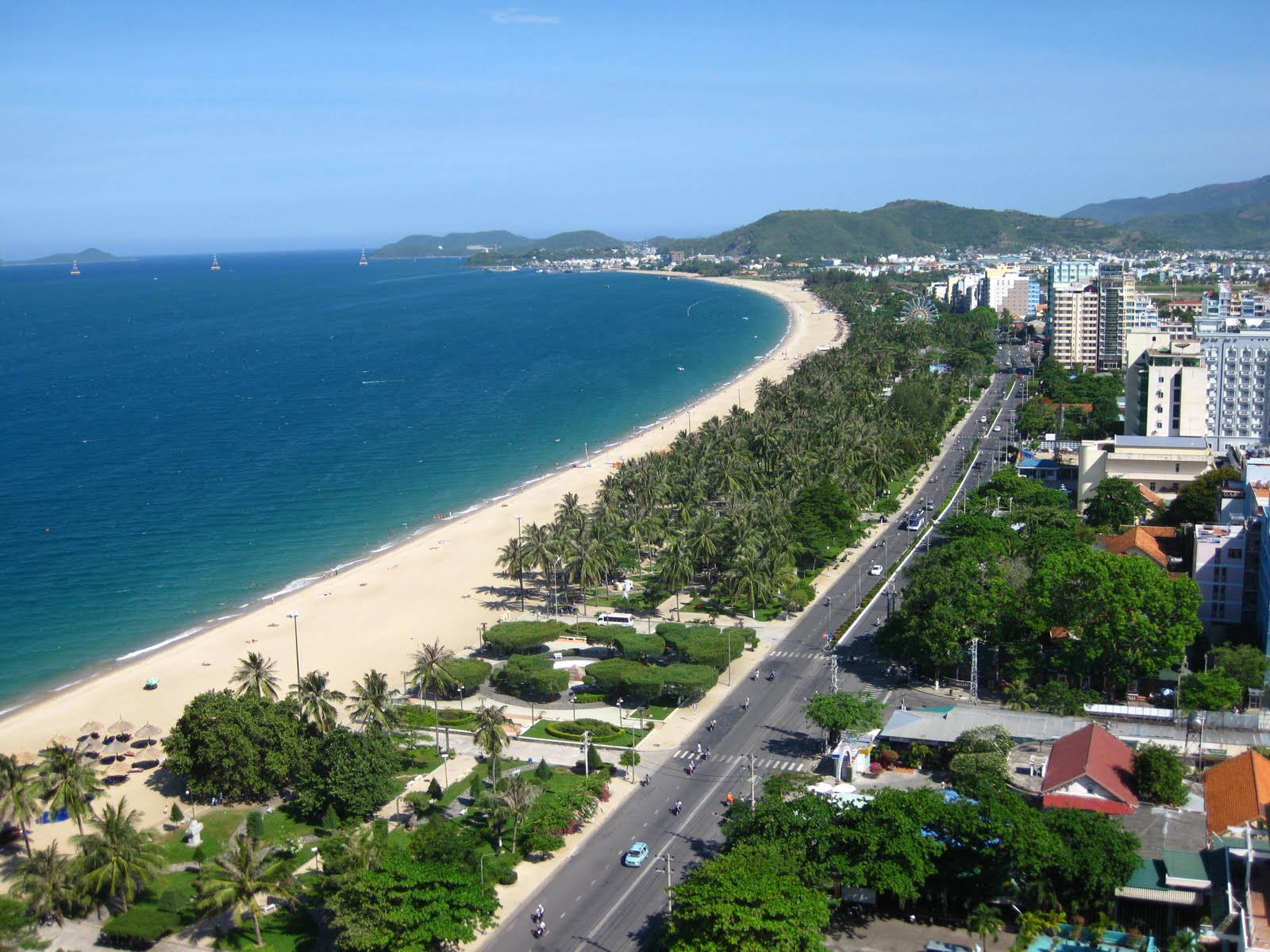 Juni: Eröffnung der internationalen Tourismusmesse in Nha Trang