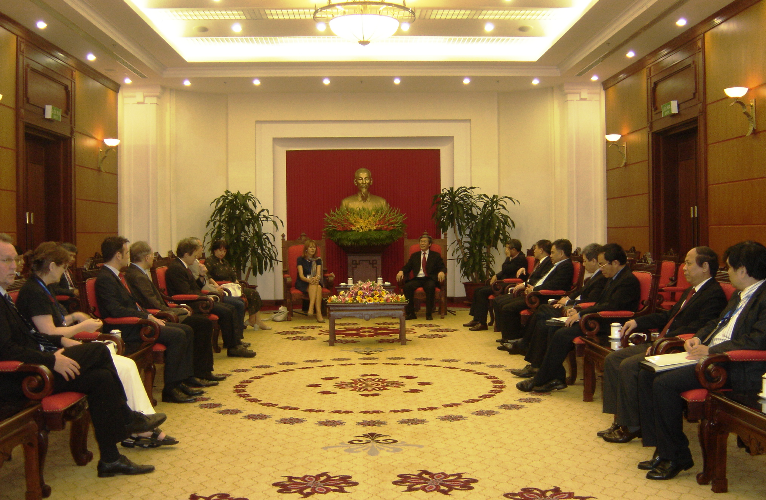 Dinh The Huynh emfängt SPD-Delegation