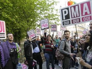 Frankreich erkennt gleichgeschlechtliche Lebenspartnerschaften an