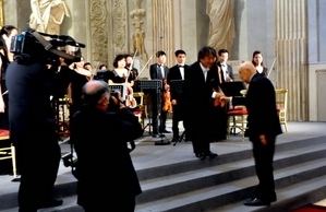 Vietnamesisches Orchester spielt im Präsidentenpalast in Italien