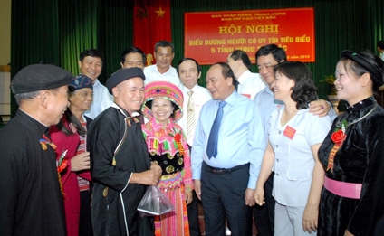 Ehrung der vorbildlichen Menschen der Minderheitsvölker