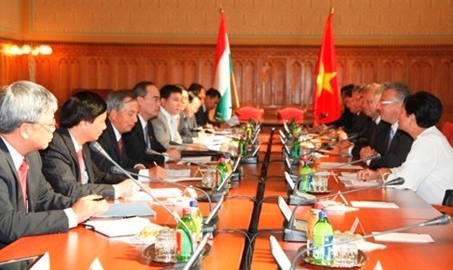 Ungarn unterstreicht Position Vietnams in der Region und in der Welt