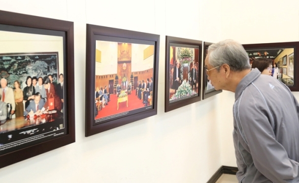 Fotoausstellung zwischen Vietnam und Großbritannien: von der Vergangenheit bis Zukunft