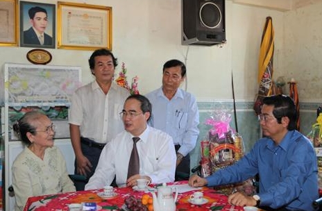 Priorität für Menschen mit großen Verdiensten