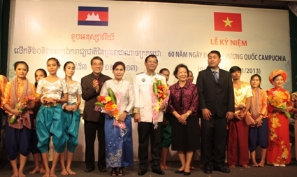 Vietnam beglückwünscht Kambodscha zum 60. Nationalfeiertag