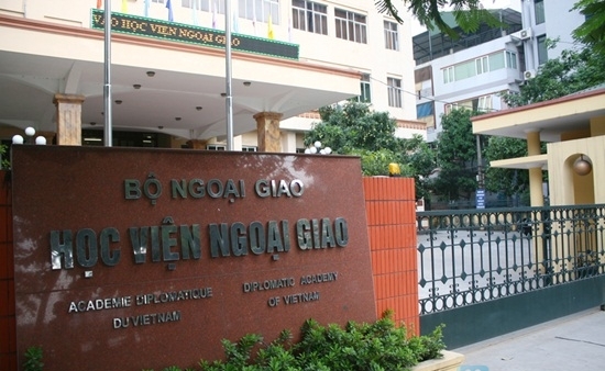 Der mongolische Präsident besucht Akademie für auswärtige Angelegenheit