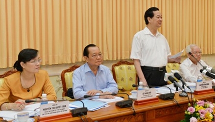 Premierminister Nguyen Tan Dung tagt mit Behörden von Ho Chi Minh Stadt