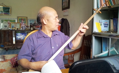 Forscher Ma Van Duc interessiert sich für Kultur der Volksgruppe Tay