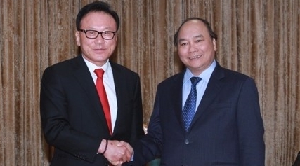 Vize-Premierminister Nguyen Xuan Phuc empfängt den vietnamesischen Ehrenkonsul in Südkorea