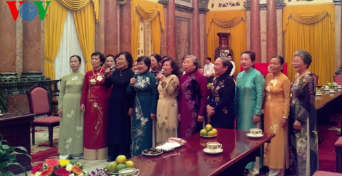 Die Partei und der Staat kümmern sich um Menschen mit Verdiensten