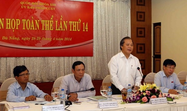 Das Parlament überprüft Projekt über das Personenstandsgesetz