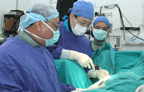 Pionier für eine neue Methode bei Wirbelsäulenoperation