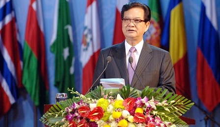 Premierminister Nguyen Tan Dung: Vietnam schenkt große Aufmerksamkeit auf Chemie-Talente