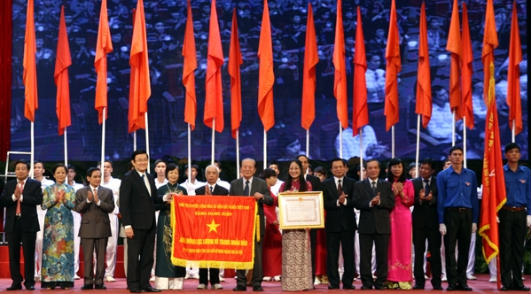 Der Staatspräsident beteiligt sich an der Feier zum 50. Jahrestag der Bewegung “Bereitschaft"