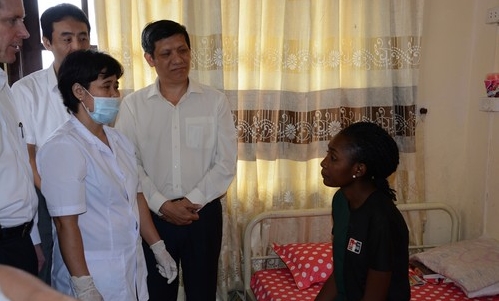 Das Gesundheitsministerium kontrolliert drei Studenten aus Nigeria