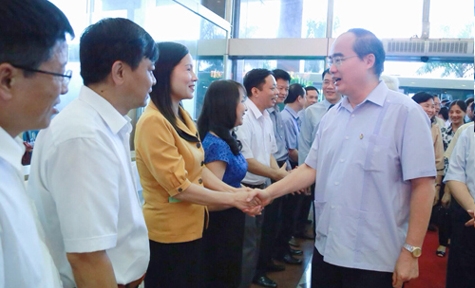 Der Vorsitzende der Vaterländischen Front Nguyen Thien Nhan besucht Quang Ninh