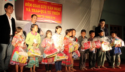 Die Kinder in Vietnam feiern Mittherbstfest