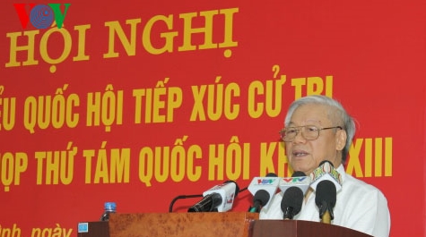 KPV-Generalsekretär Nguyen Phu Trong trifft Wähler in Hanoi