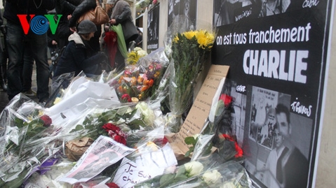 Die Welt zeigt die Solidarität mit Frankreich