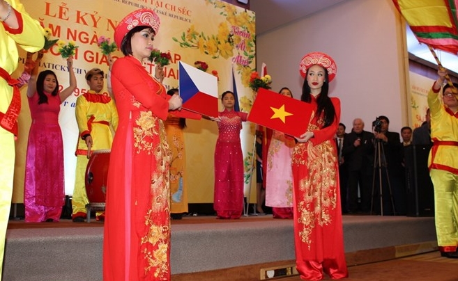 Feier zum 65. Jahrestag der Aufnahme diplomatischer Beziehung zwischen Vietnam und Tschechien