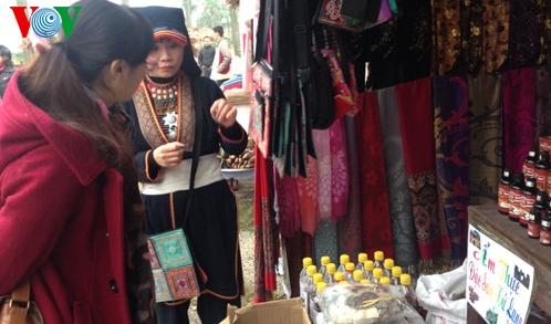 Vorstellung der Handwerksdörfer und Kochen der Chung-Kuchen für arme Menschen