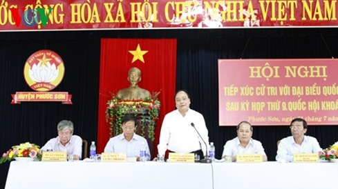 Vize-Premierminister Nguyen Xuan Phuc trifft Wähler in der Provinz Quang Nam