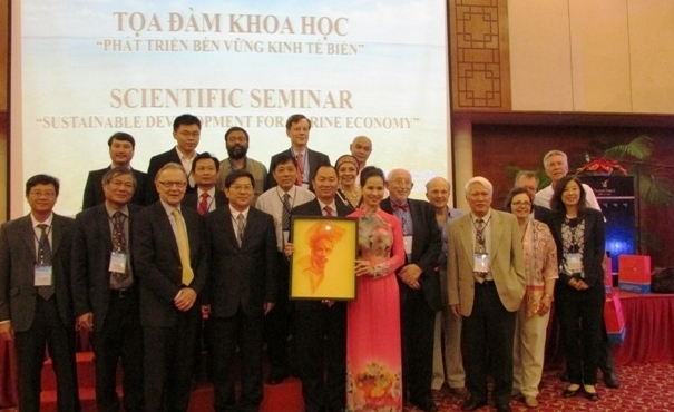 Seminar über die wirtschaftliche Entwicklung im Ostmeer