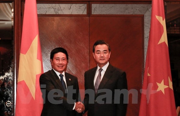 Außenminister von Vietnam und China diskutieren über Ostmeer-Frage